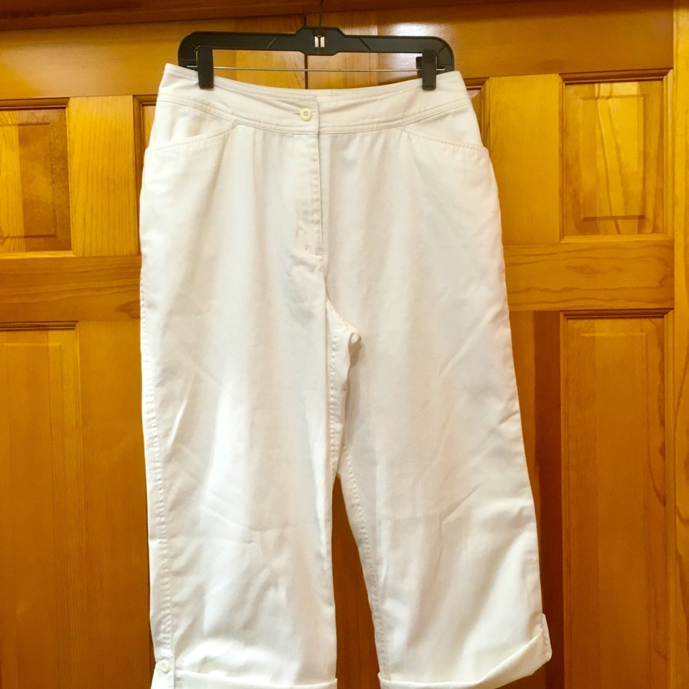 3/$20 Studio Work rolled cuff white capris